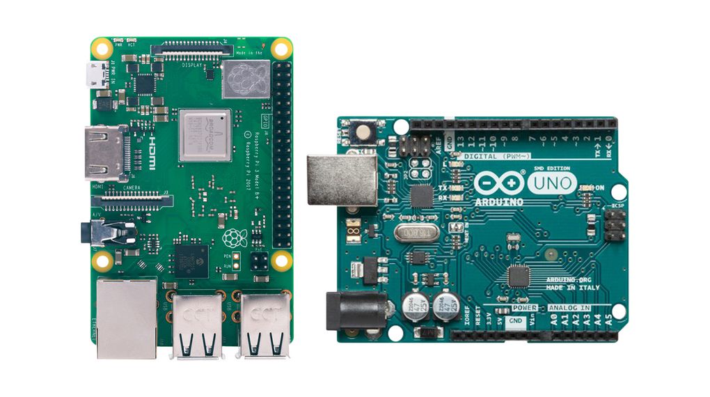 Слева - Raspberry Pi Pico, справа - Arduino UNO